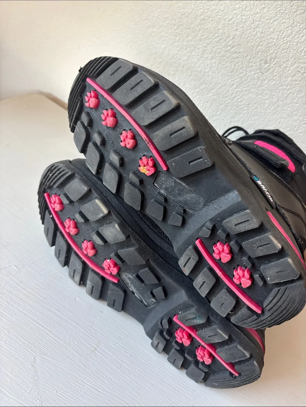 Baffin Black and Pink Kids Snow Boots with Drawcord Cuff
